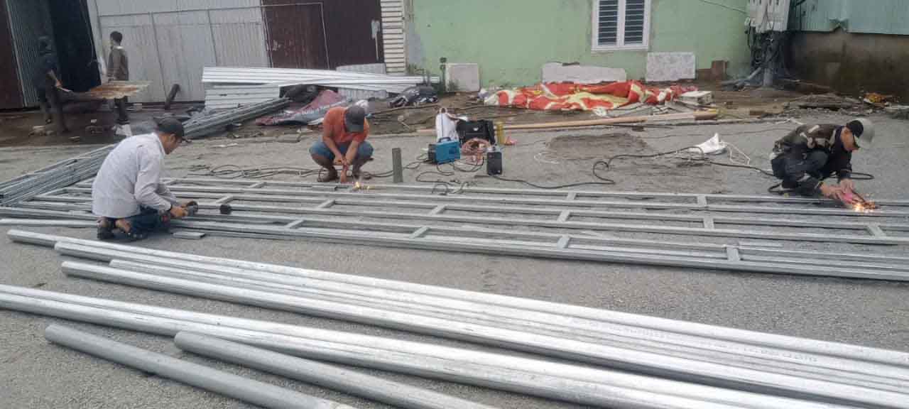 Khắc phục mái tôn rỉ sét, mục nát ở Đà Nẵng