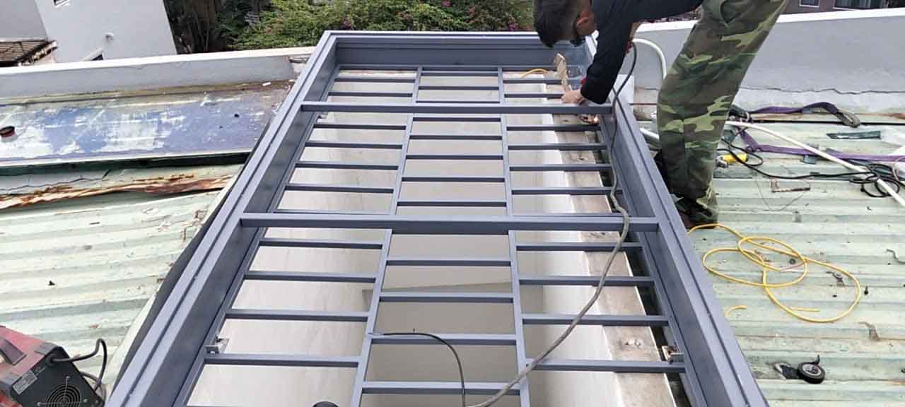 Sửa kính giếng trời nứt vỡ nhanh tại Đà Nẵng