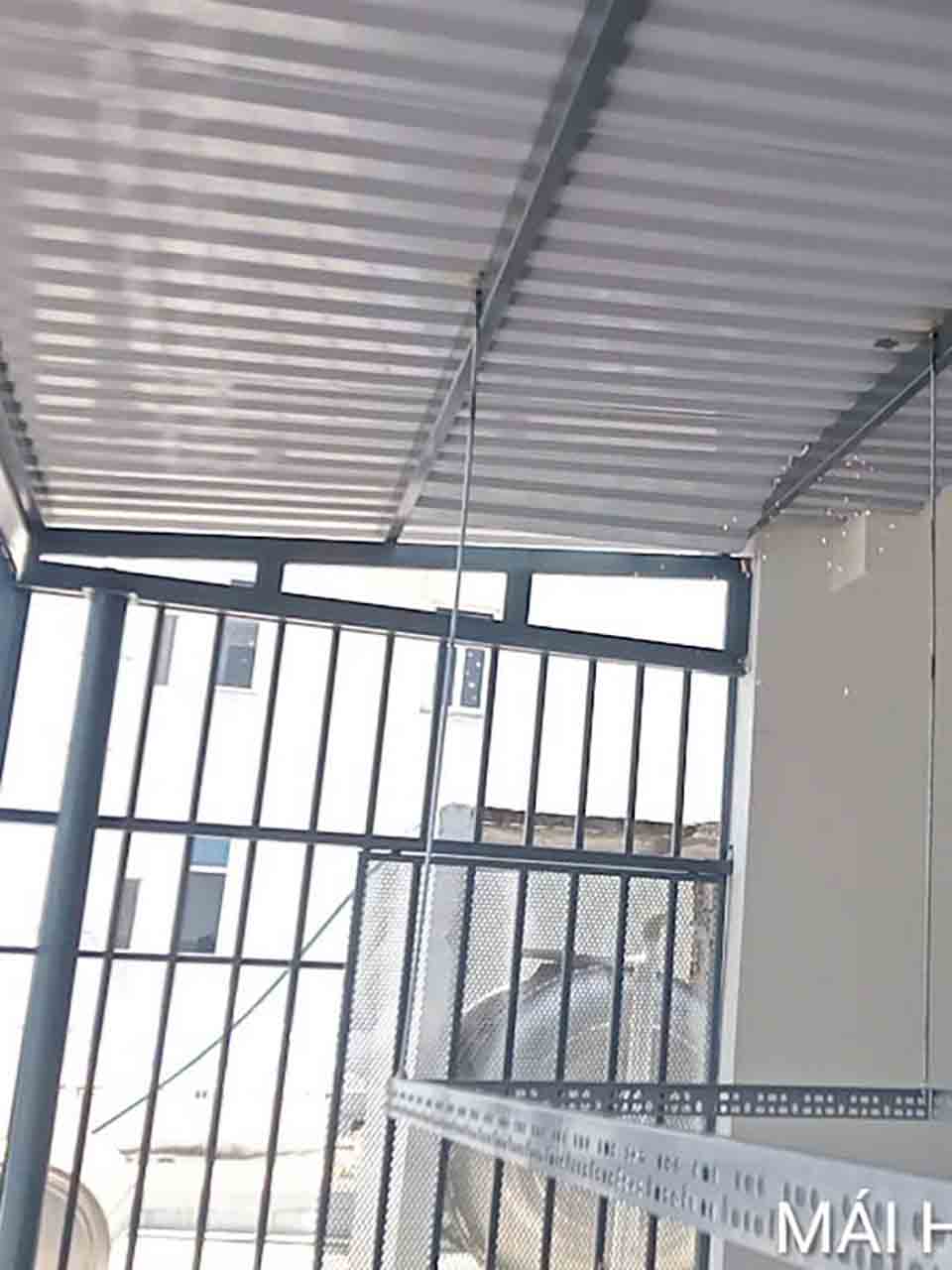 Sửa mái tôn bị dột thấm nước tại Đà Nẵng