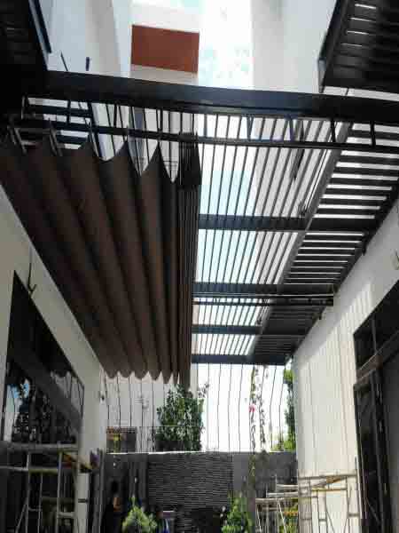 Thay bạt mái xếp nhà đẹp tại Euro Village Đà Nẵng