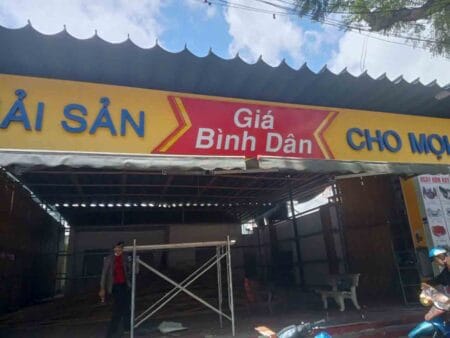 Sửa chữa lắp bảo trì mái hiên di động tại 63 Lê Quang Đạo Phố Đi Bộ (1)