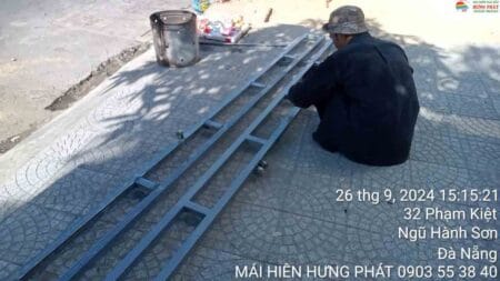 Thi công mái xếp bi trượt cho nhà a Hiền tại 74 Vũ Mộng Nguyên Đà Nẵng (1)