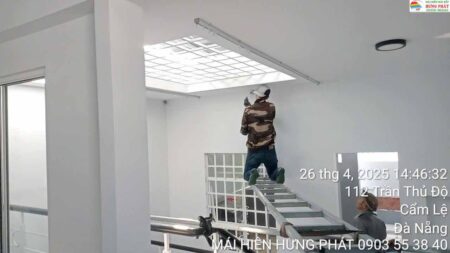 Lắp giếng trời xếp ly hệ rèm kéo tay tại 112 Trần Thủ Độ (1)