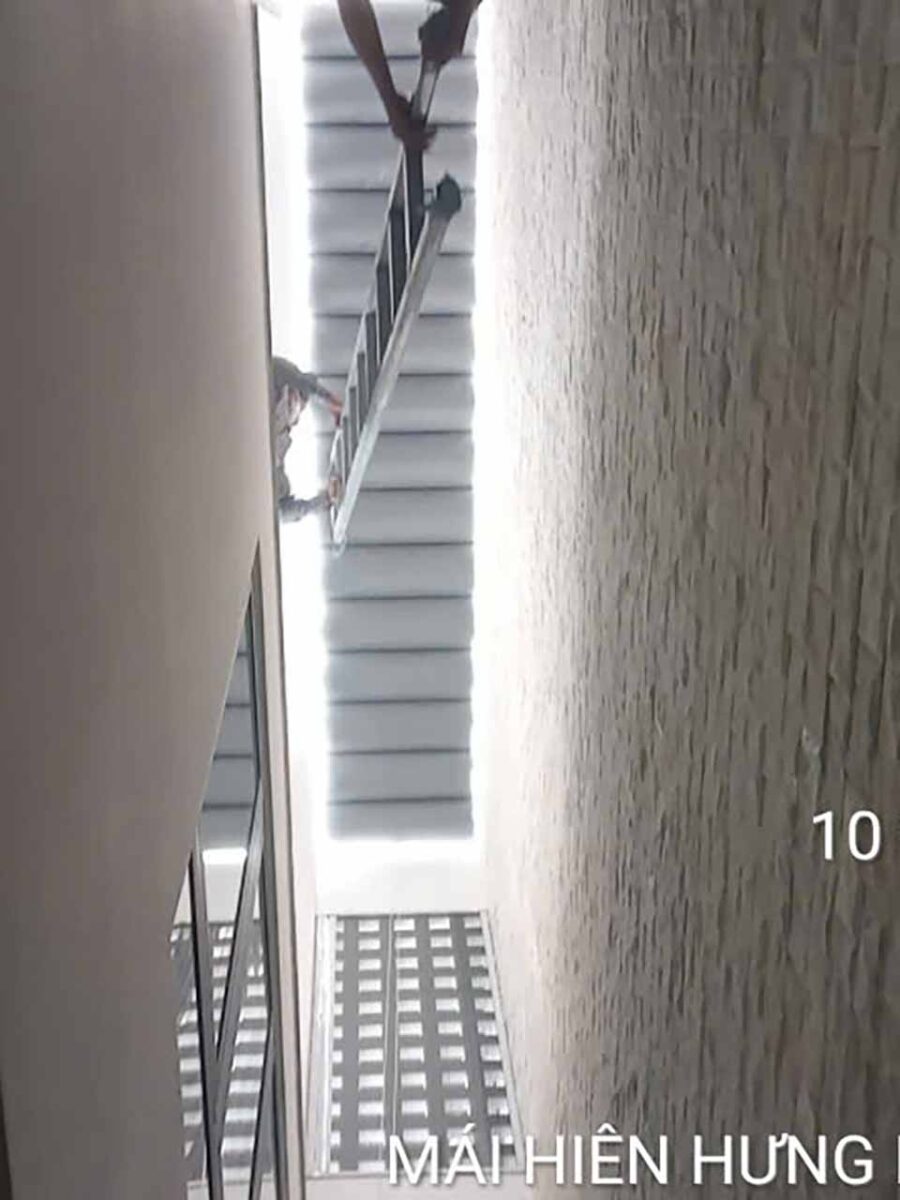 Rèm xếp ly hệ nhôm che nắng tuyệt đối cho giếng trời tại 117 Hồ Phi Tích Đà Nẵng (1)