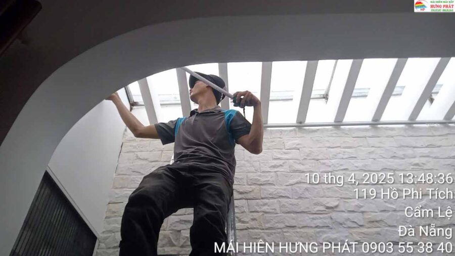 Rèm xếp ly hệ nhôm che nắng tuyệt đối cho giếng trời tại 117 Hồ Phi Tích Đà Nẵng (1)