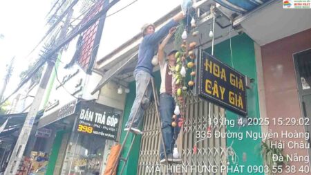 Thay bèo bạt mới cho mái hiên tiệm 396 Nguyễn Hoàng Đà Nẵng (1)