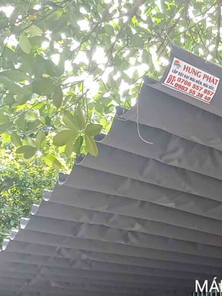 Bạt che xếp di động che nắng mưa sân trước tại 105 Hoàng Đạo Thúy,Cẩm Lệ (1)
