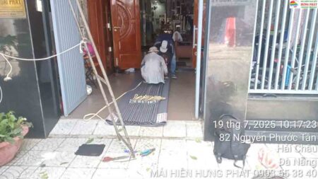 Bạt che xếp di động che nắng mưa sân trước tại 105 Hoàng Đạo Thúy,Cẩm Lệ (1)