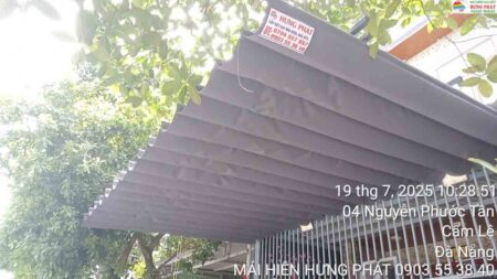 Bạt che xếp di động che nắng mưa sân trước tại 105 Hoàng Đạo Thúy,Cẩm Lệ (1)