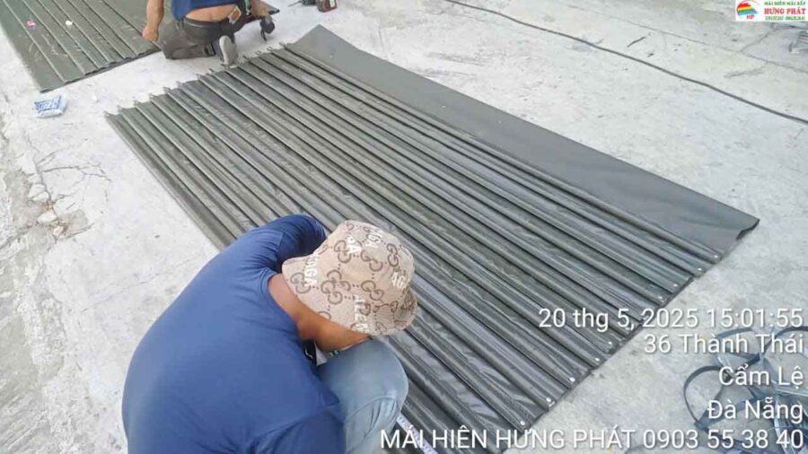 Mái xếp di động giá rẻ lắp đặt tại gara 21 Thành Thái Đà Nẵng (1)