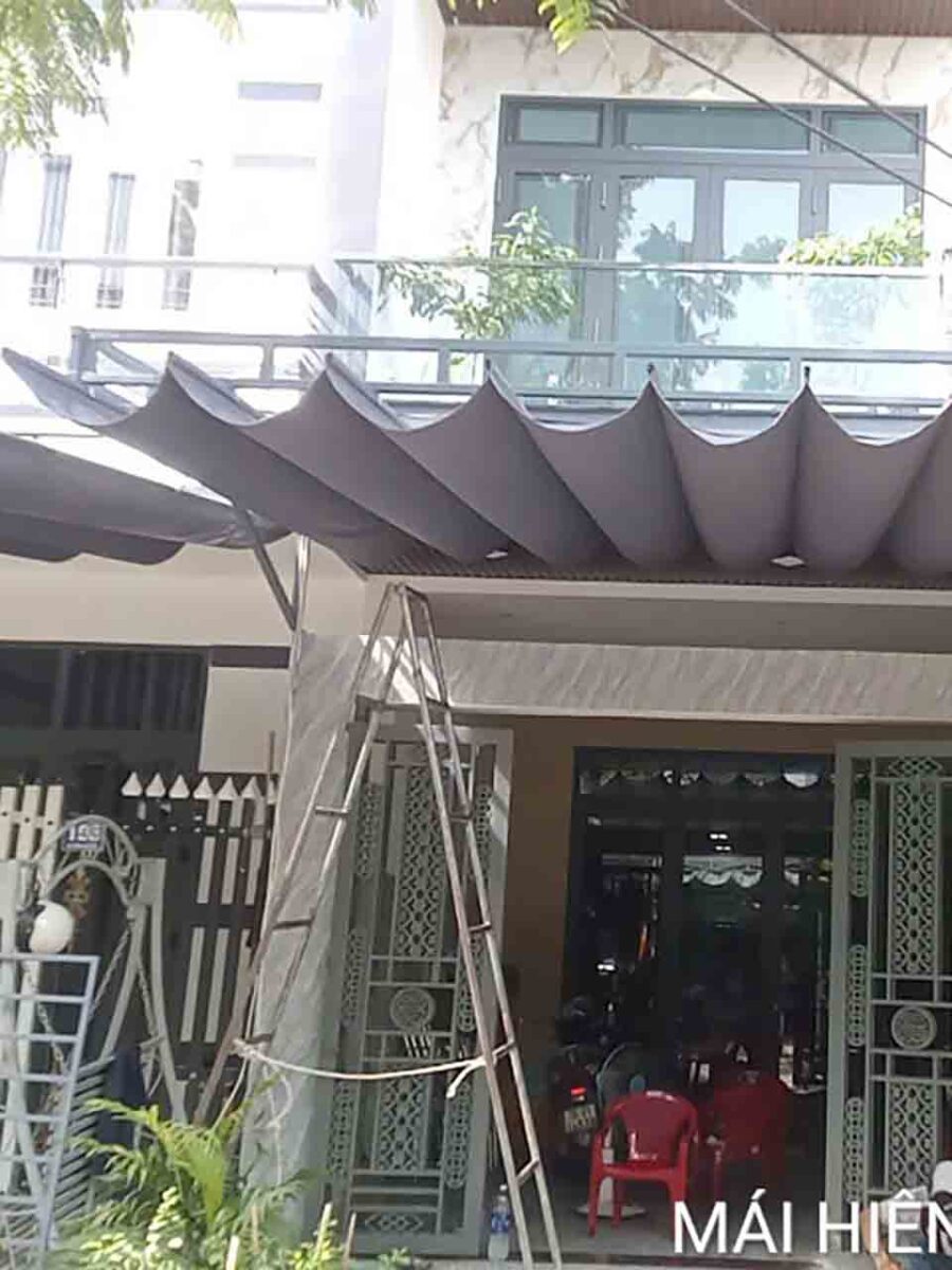 Bạt xếp di động che sân trước tại 107 Nguyễn Sắc Kim Hòa Xuân (3)