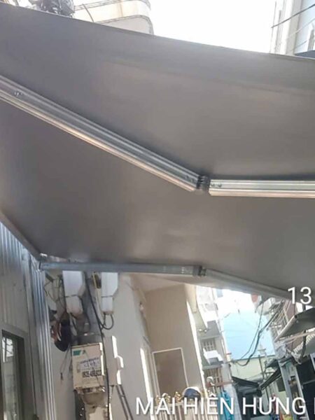 Mái hiên giá rẻ lắp đặt tại kiệt 114 Lê Độ Đà Nẵng (1)