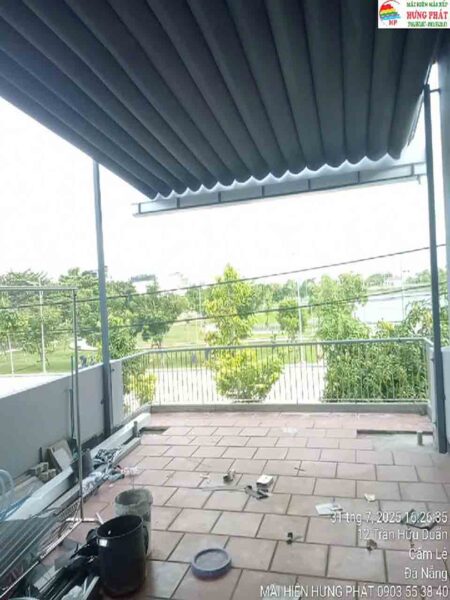 Mái xếp di động tay quay siêu nhẹ lắp trên sân thượng tại Hòa Xuân Đà Nẵng (1)