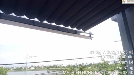 Mái xếp di động tay quay siêu nhẹ lắp trên sân thượng tại Hòa Xuân Đà Nẵng (1)
