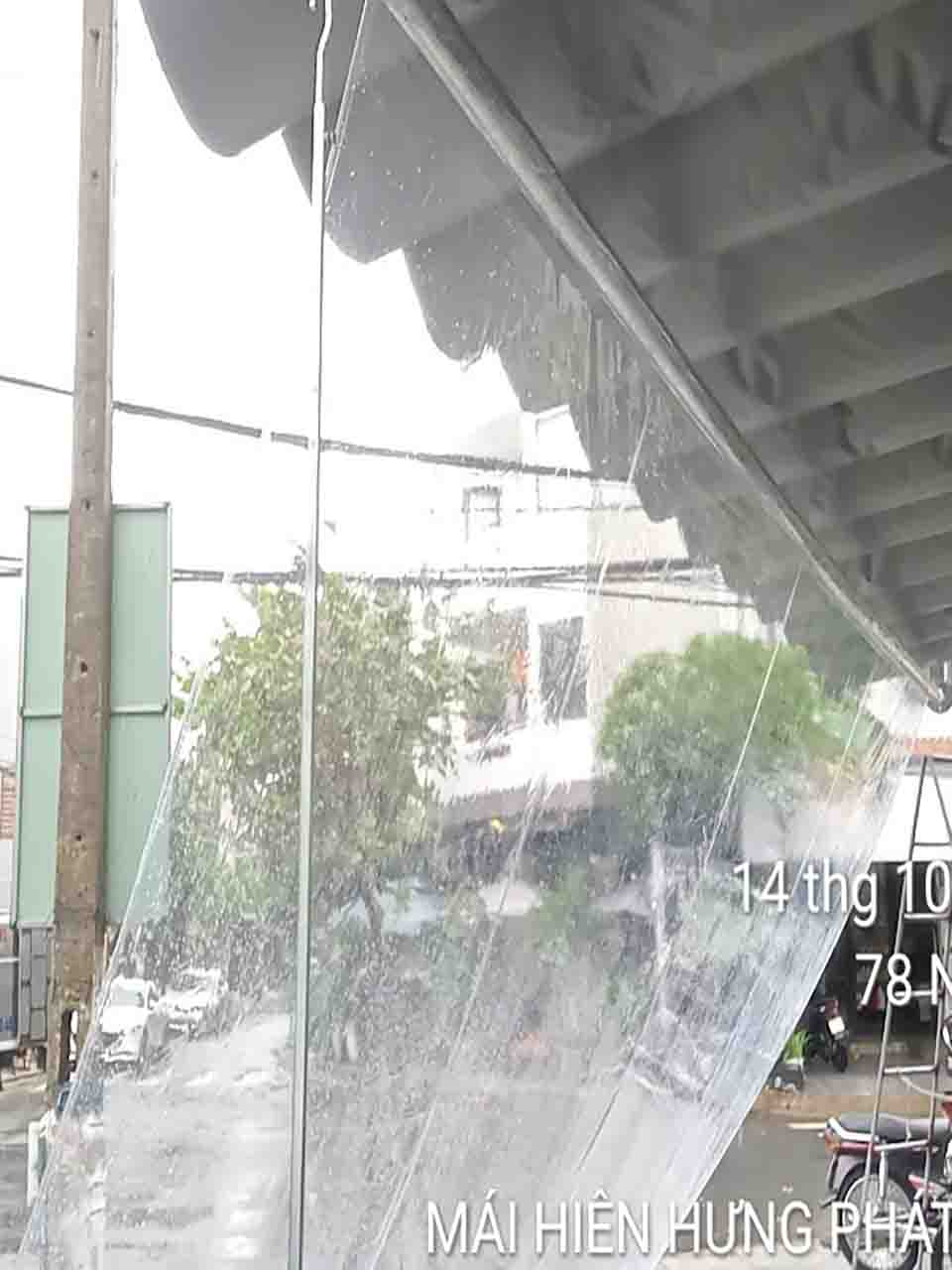 Thay tấm lấy sáng cũ, mờ đục ở Đà Nẵng